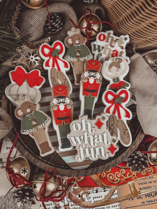 Bauble With Bow Cookie Cutter & Stamp