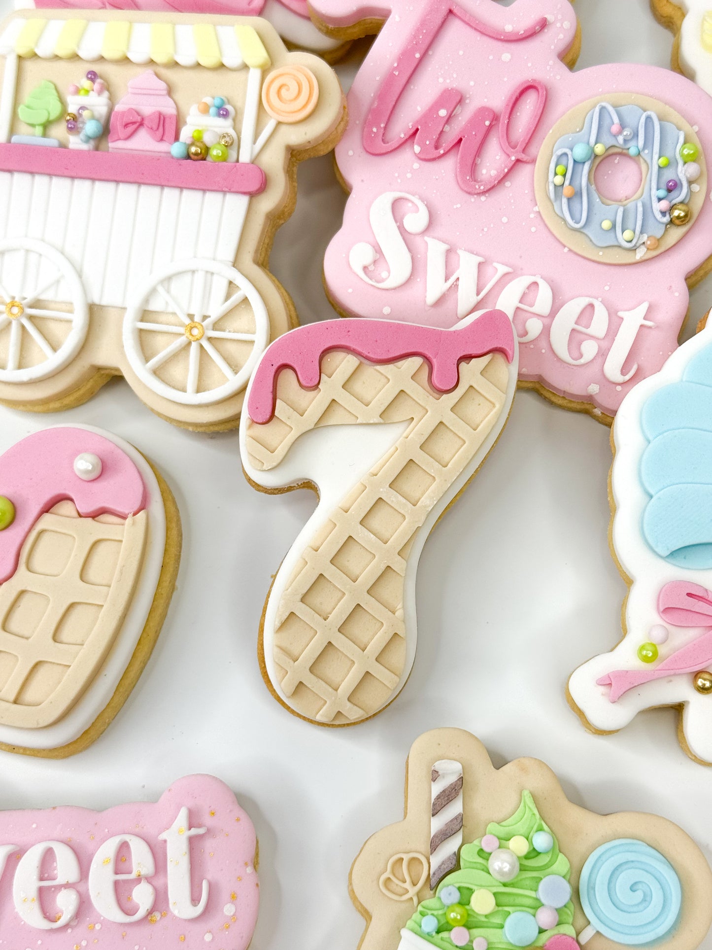 SEVEN Waffle Drip Pattern Cookie Cutter & Stamp