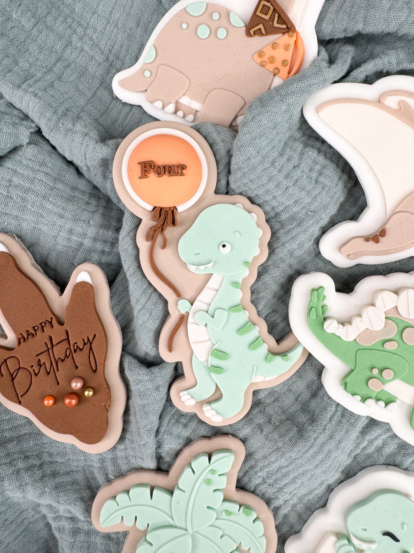 Dinosaur With Balloon (Blank) Cookie Cutter & Stamp