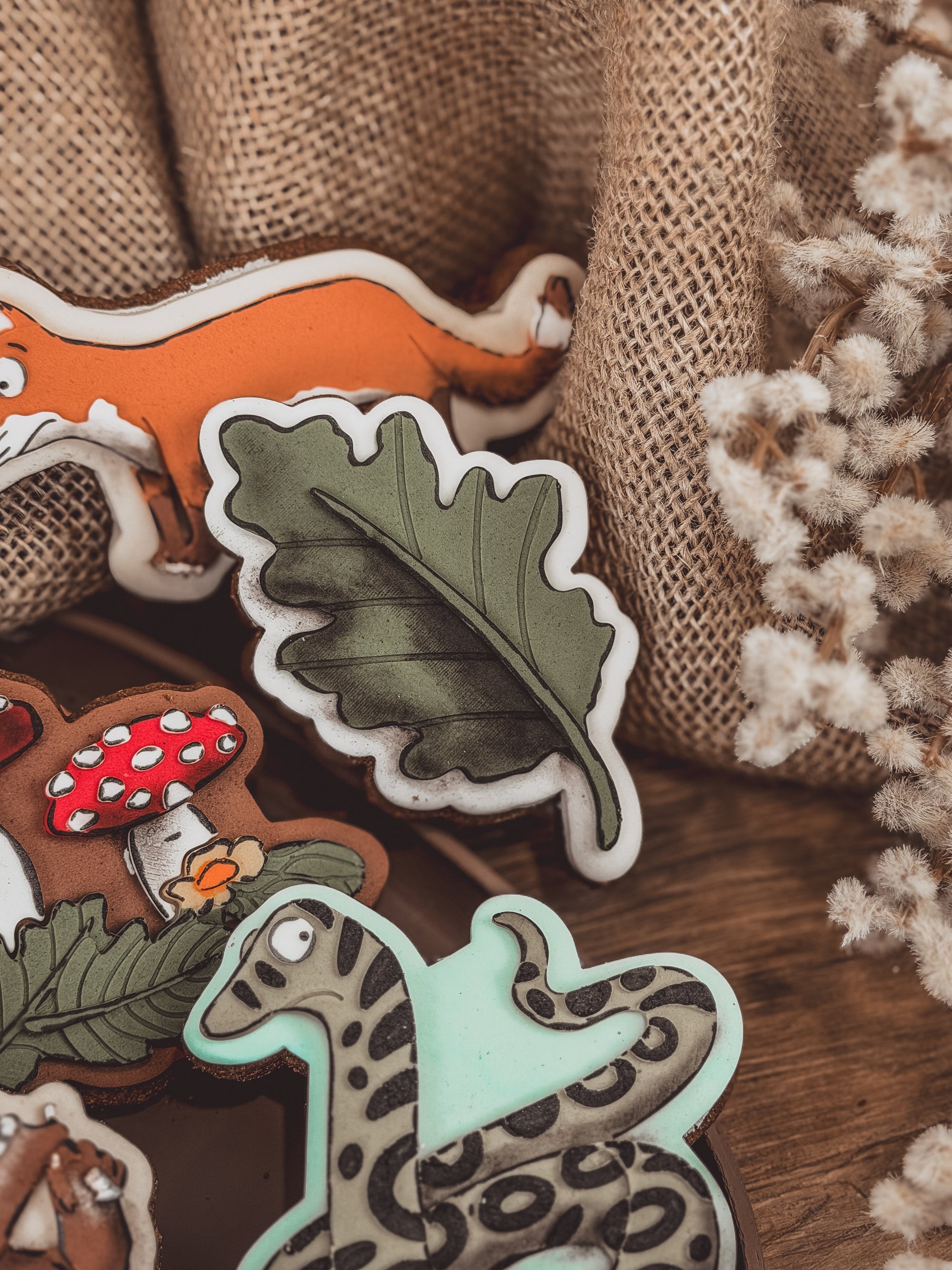 Storybook Leaf Cookie Cutter &amp; Stamp