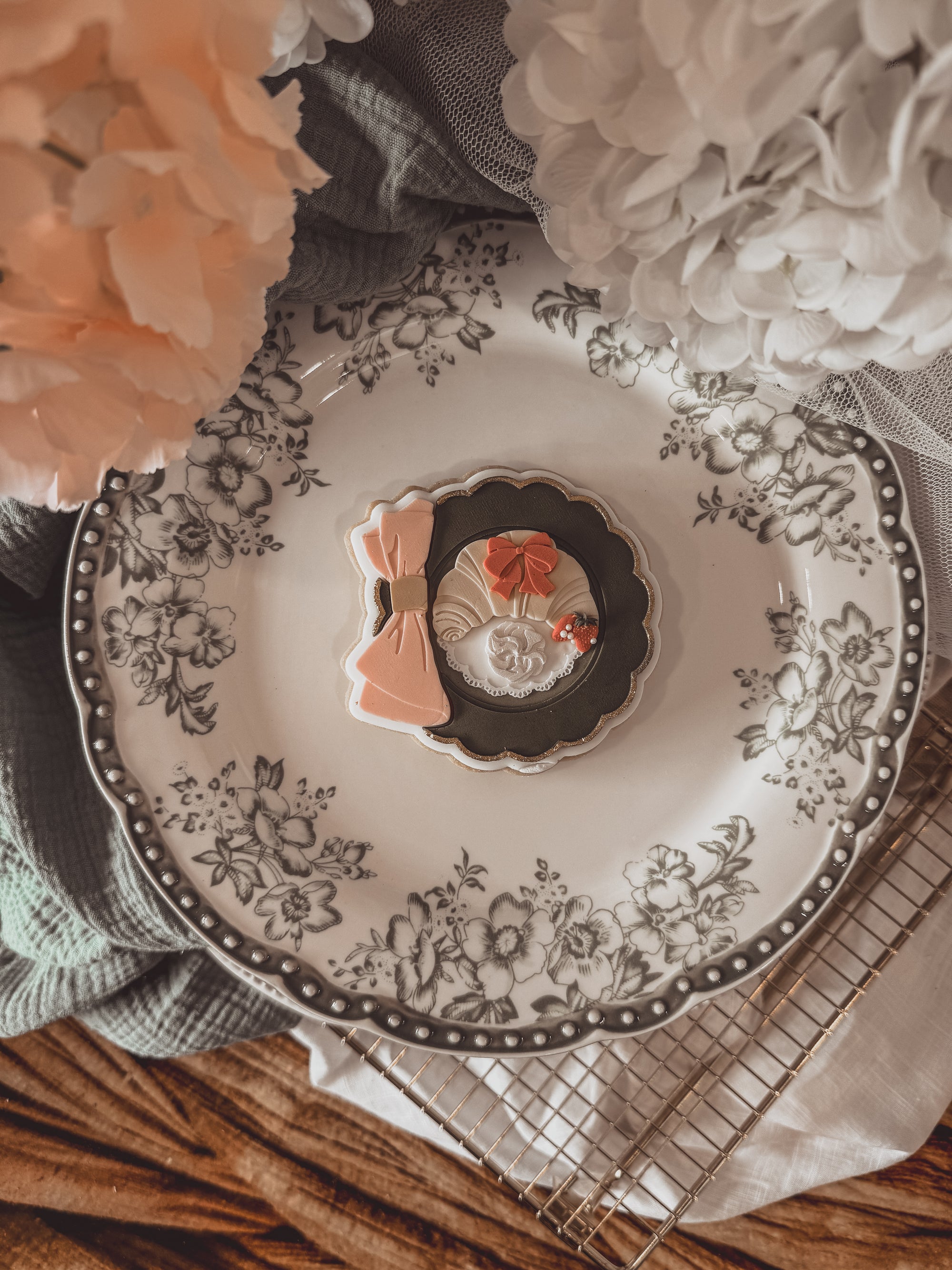 Luxe Dinner Plate With Croissant Cookie Cutter &amp; Stamp