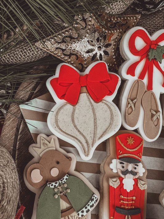 Bauble With Bow Cookie Cutter & Stamp