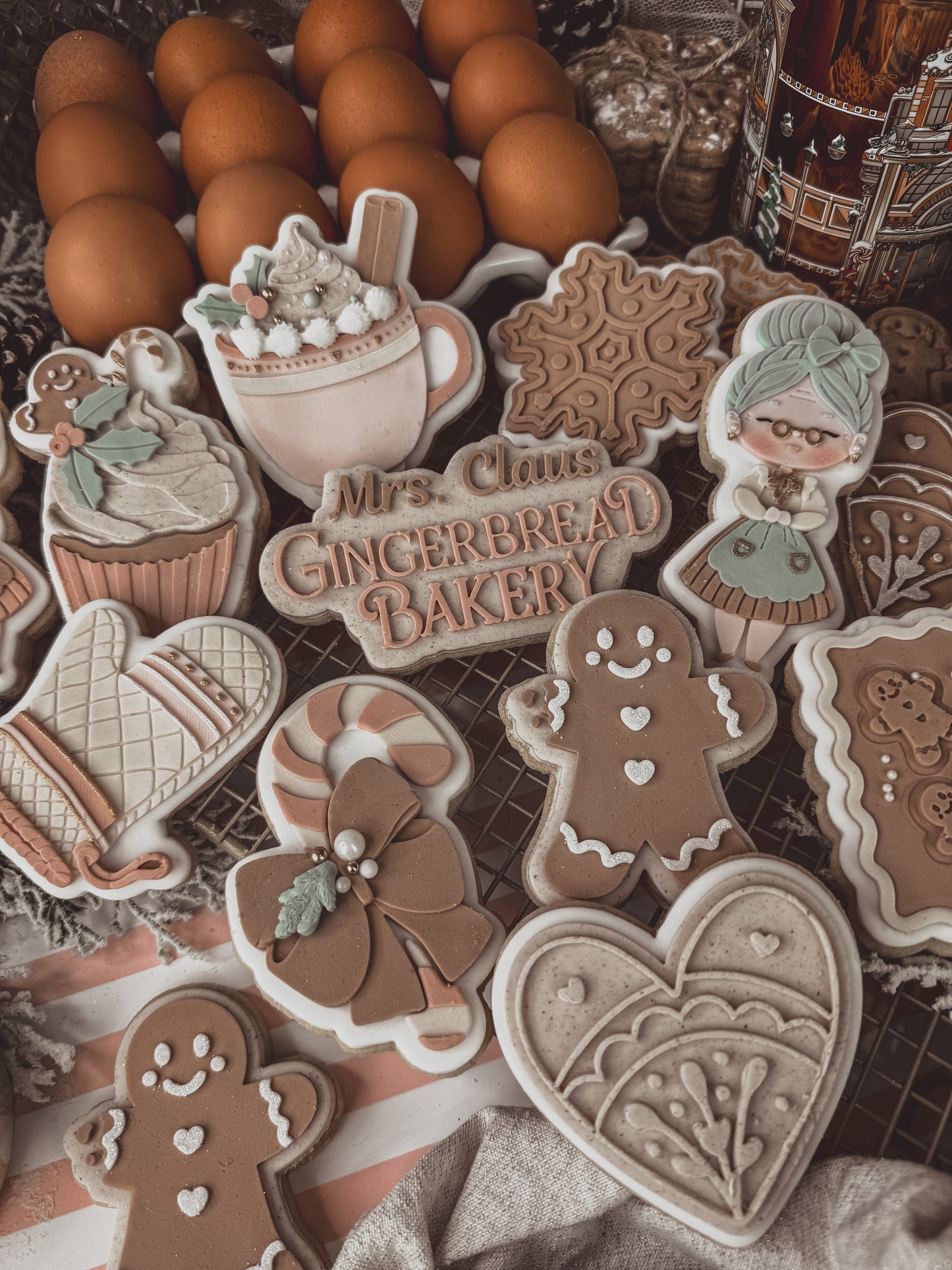 Vintage Mrs. Claus Gingerbread Bakery Text Cookie Cutter & Stamp