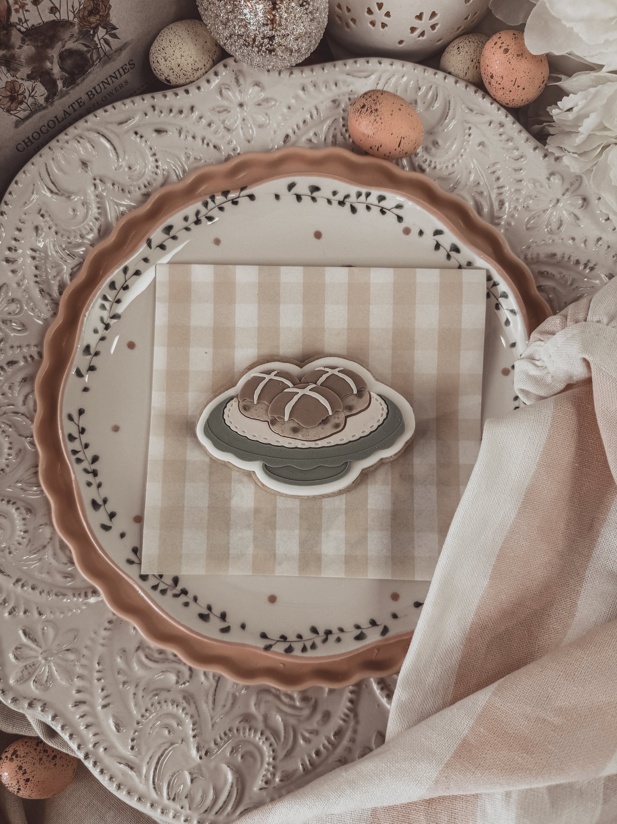 Hot Cross Buns Scalloped Plate Cookie Cutter &amp; Stamp