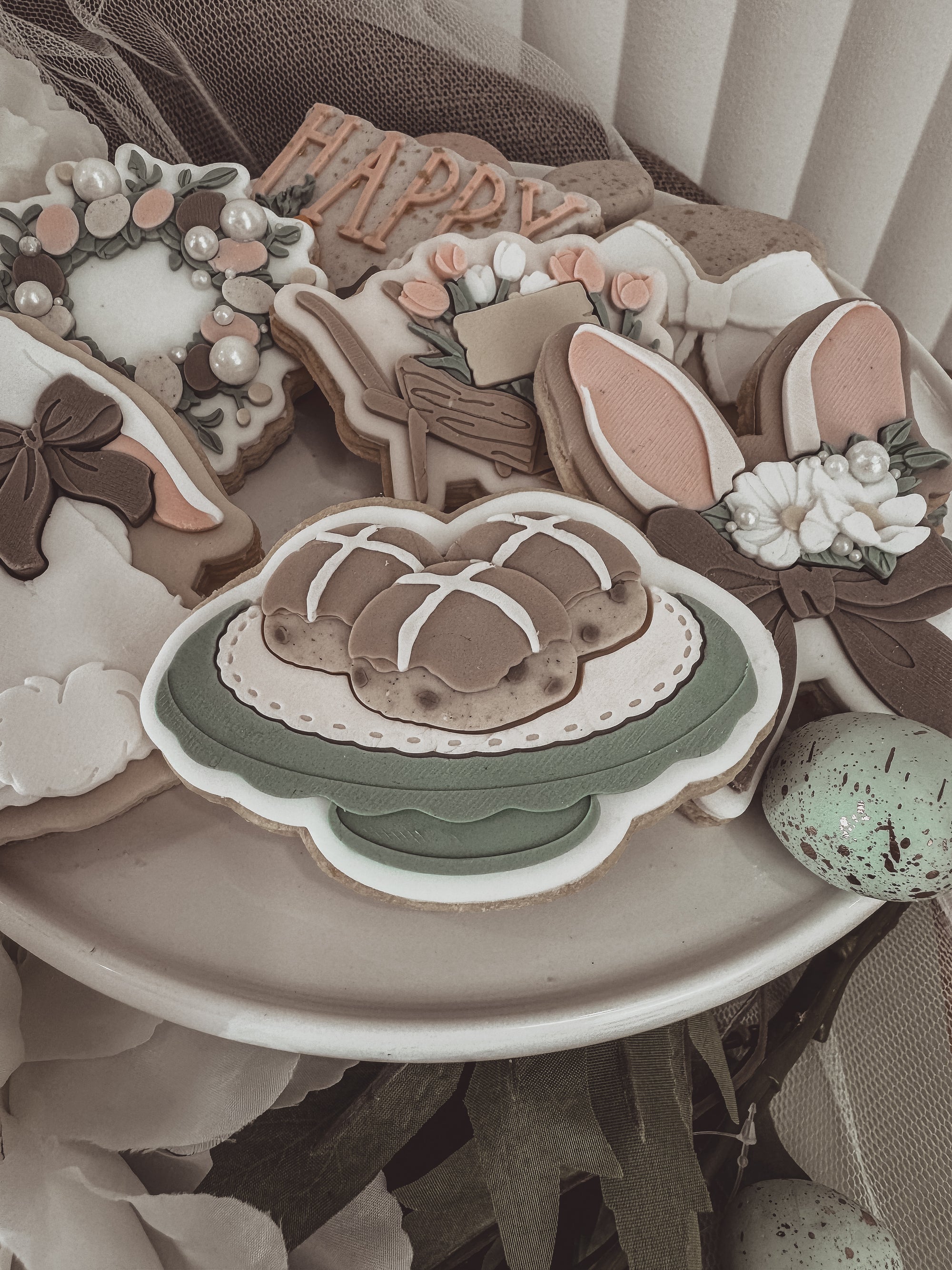 Hot Cross Buns Scalloped Plate Cookie Cutter &amp; Stamp