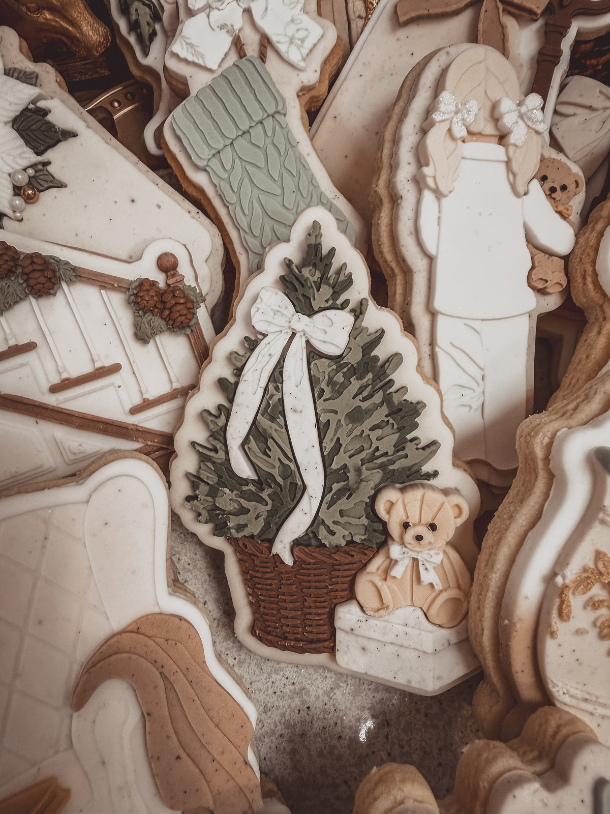 Classic Tree With Bow Cookie Cutter &amp; Stamp