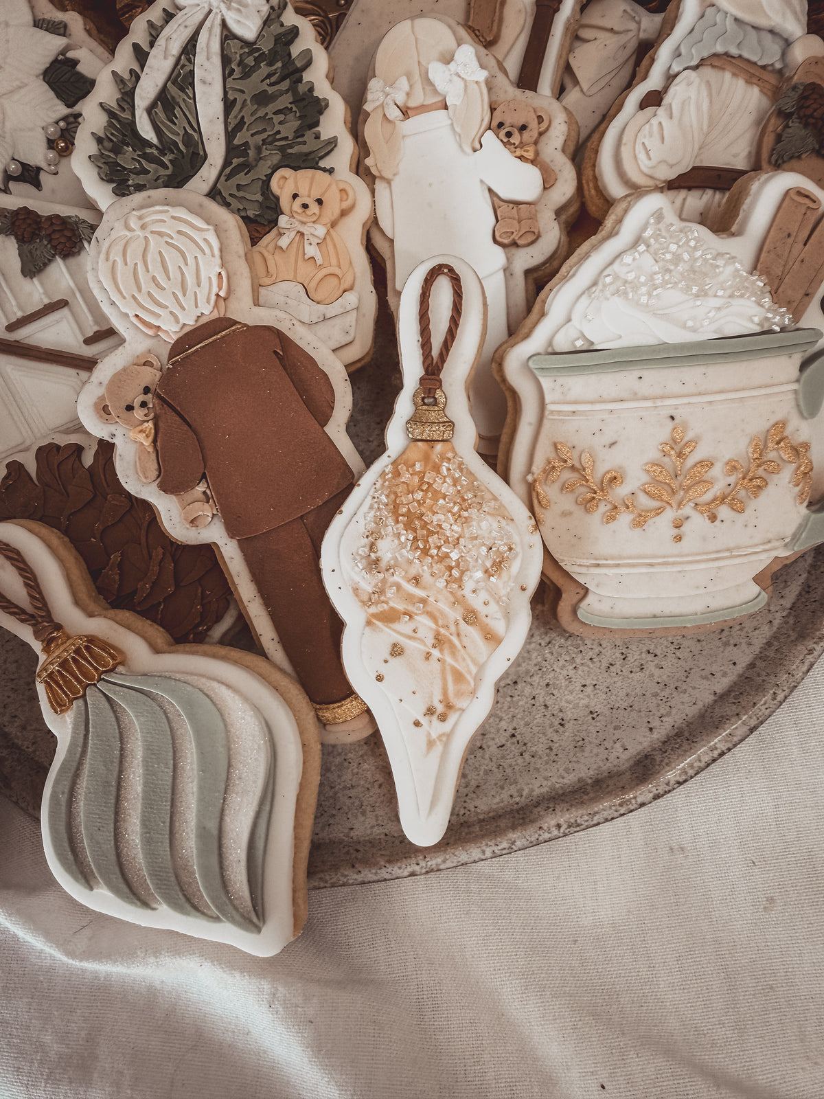 Tear Drop Ornament Cookie Cutter &amp; Stamp