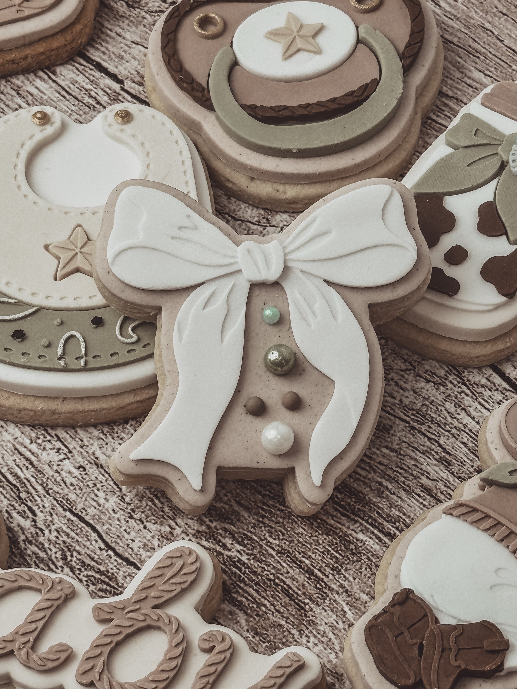 Cutesy Bow Cookie Cutter &amp; Stamp