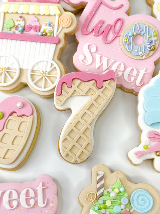 SEVEN Waffle Drip Pattern Cookie Cutter & Stamp